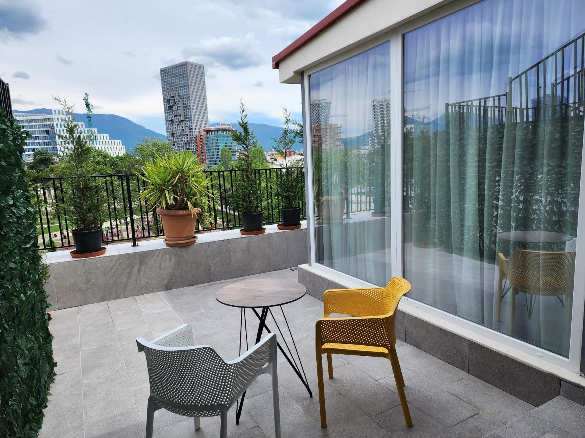 Penthouse With A City View Tirana Esterno foto
