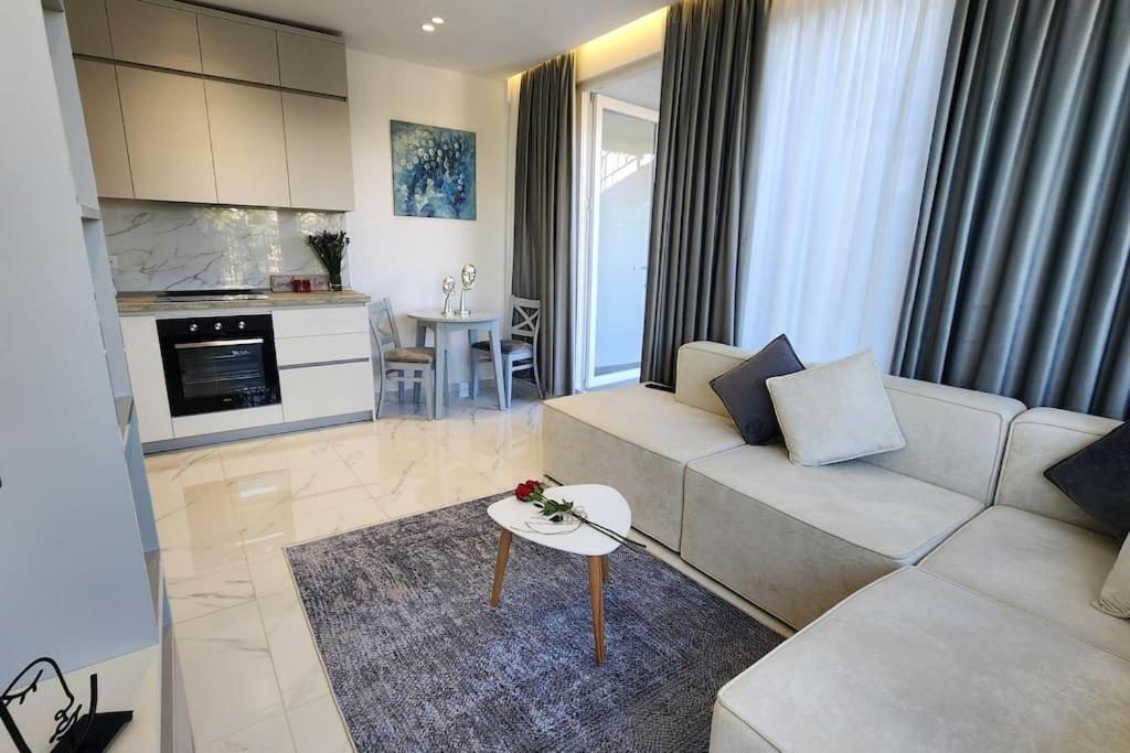 Penthouse With A City View Tirana Esterno foto