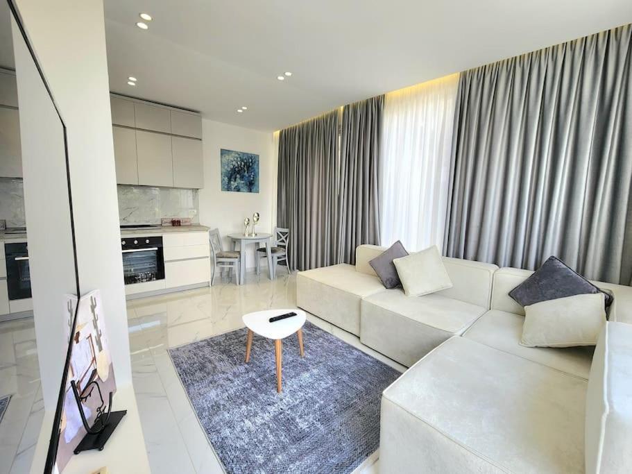 Penthouse With A City View Tirana Esterno foto