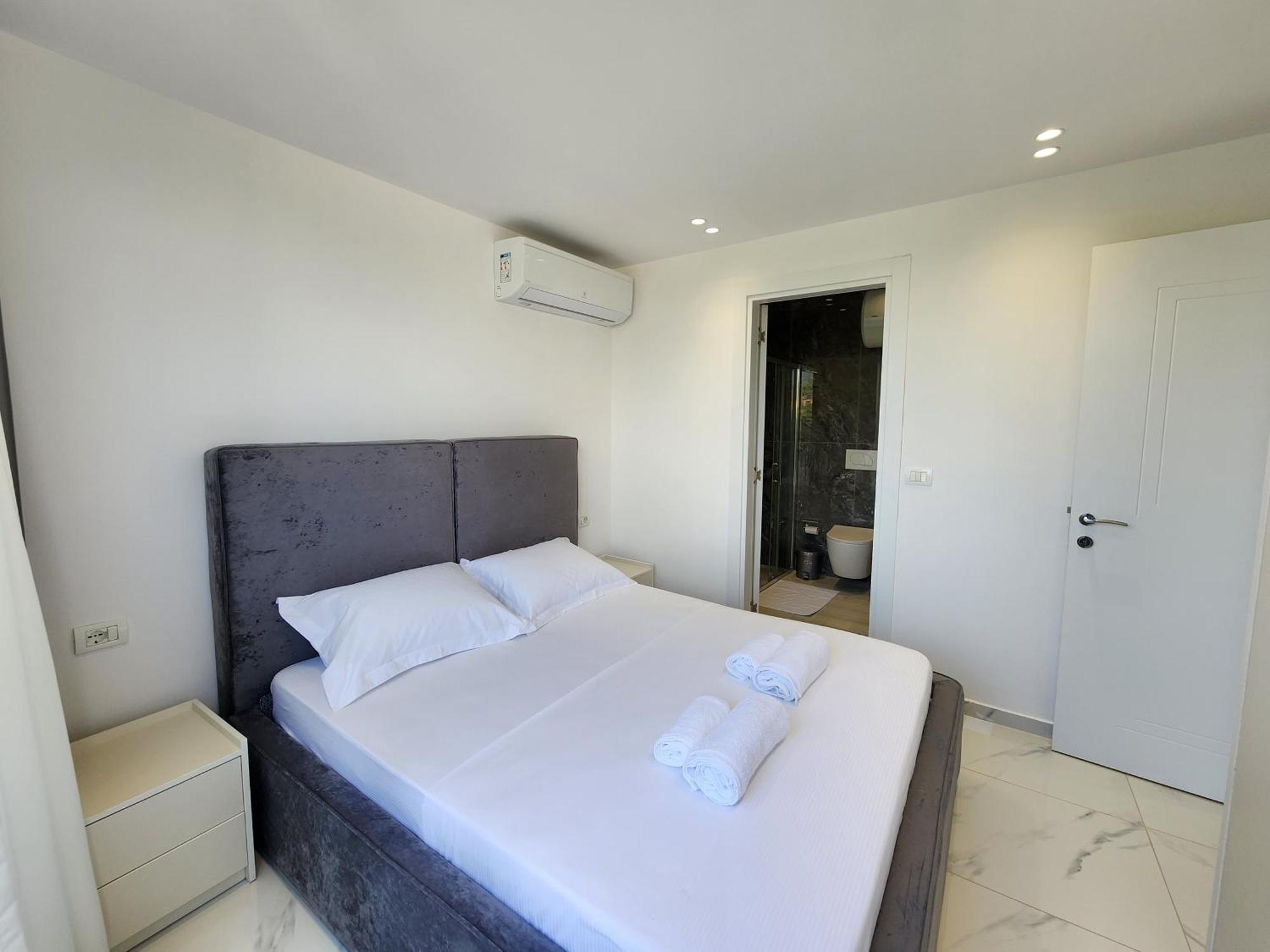 Penthouse With A City View Tirana Esterno foto