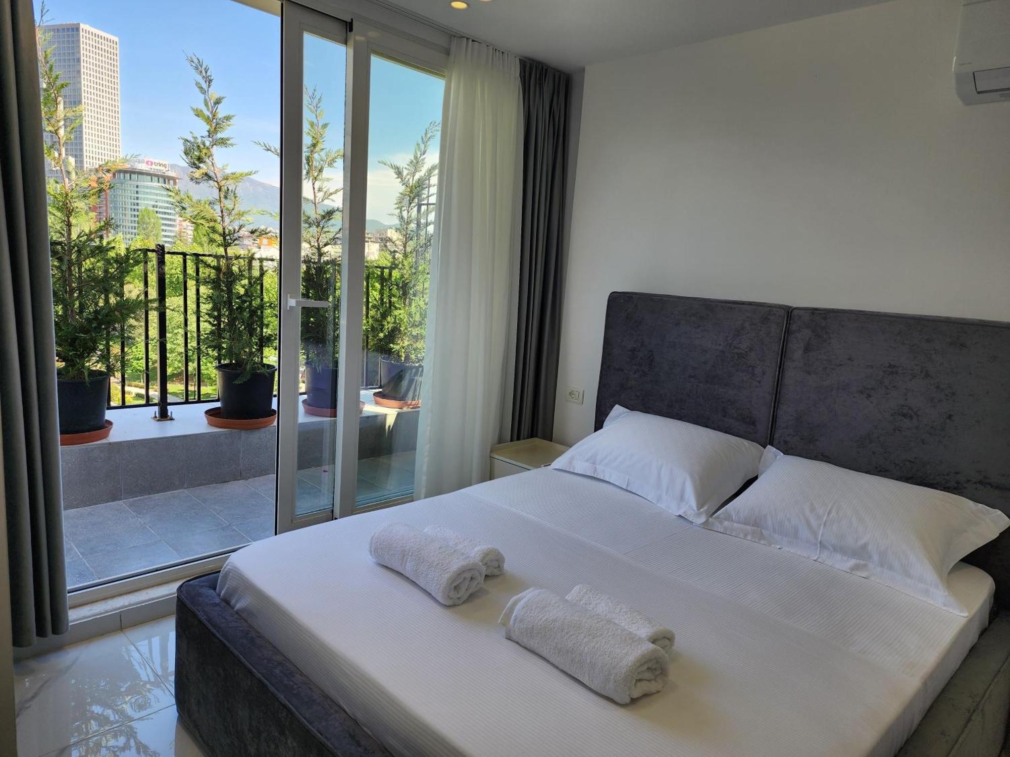 Penthouse With A City View Tirana Esterno foto